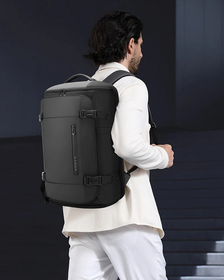 Sac à Dos 45 x 36 x 20 cm Easyjet, porté sur le dos d'un voyageur