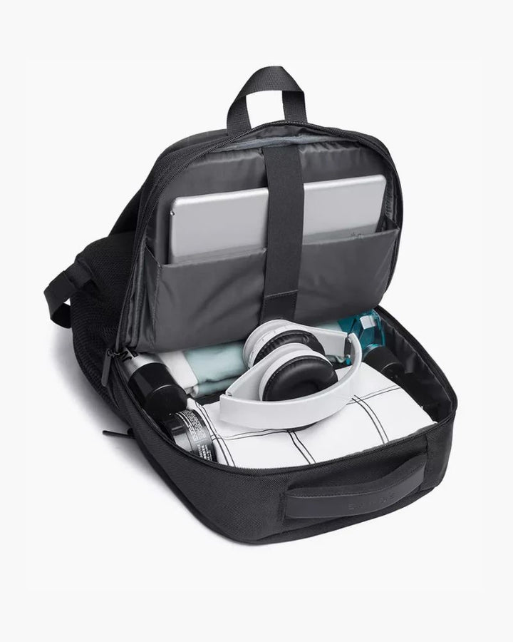 Sac à dos avec pochette ordinateur, coloris noir, avec compartiment rembourré pour pc portable et sangle élastique de maintien 