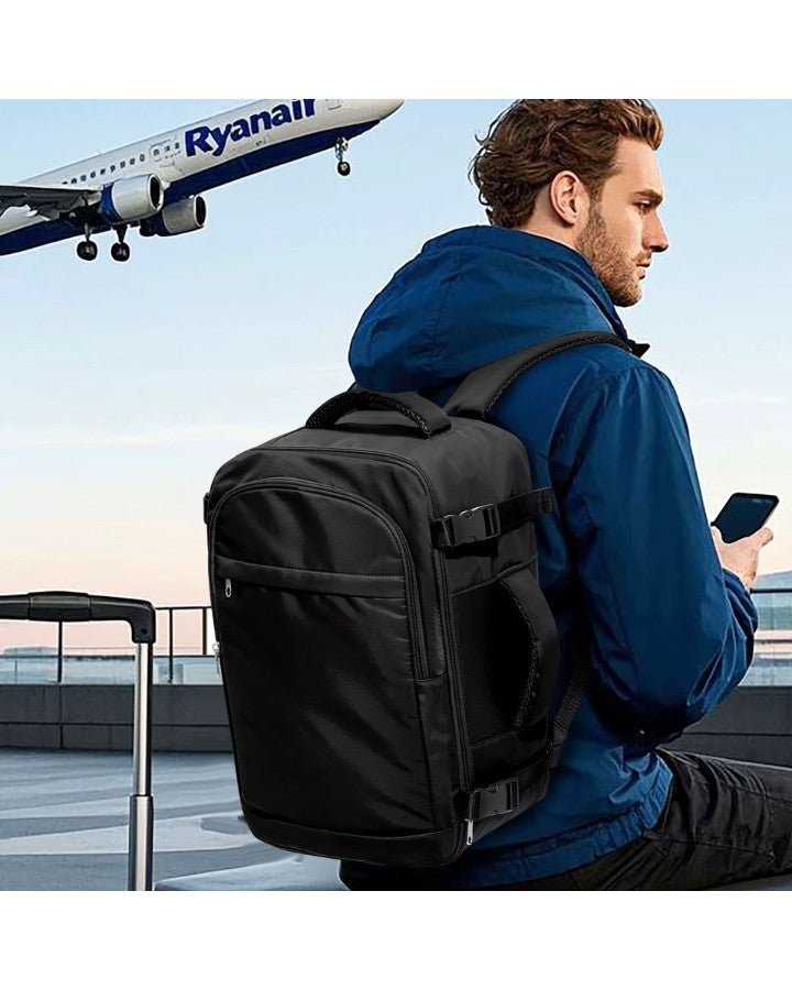 Voyageur à l’aéroport avec sac à dos cabine 40 x 30 x 20 compatible Ryanair