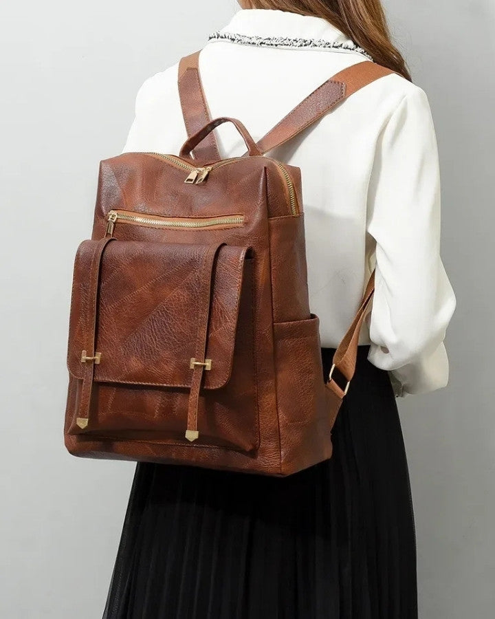 Sac à Dos en Cuir Vintage Femme, brun, porté au dos d'une femme