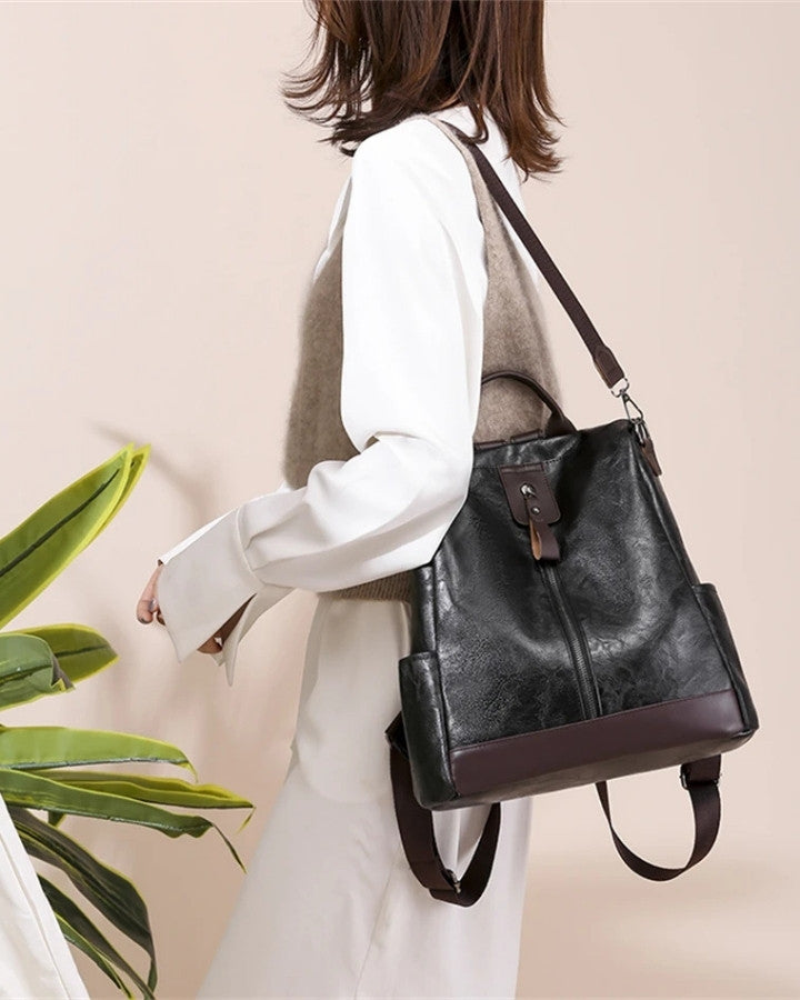 Sac à Dos Faux Cuir Femme - Style Vintage, noir porté sur l'épaule d'une femme