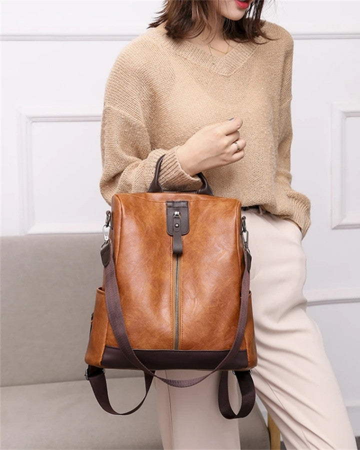 Sac à Dos Faux Cuir Femme - Style Vintage, cognac, porté par une femme