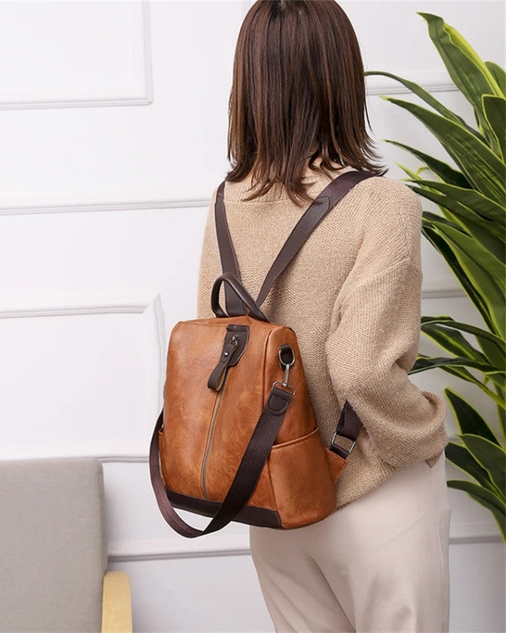 Sac à Dos Faux Cuir Femme - Style Vintage, cognac, porté sur le dos d'une femme
