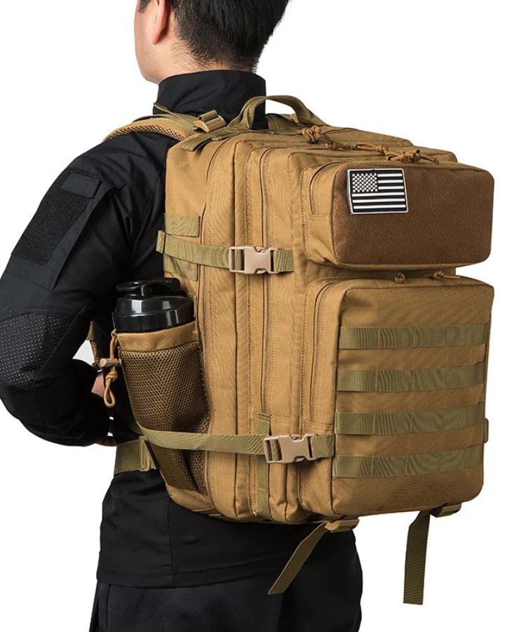 Sac à Dos Militaire 45 Litres, camel, porté sur le dos