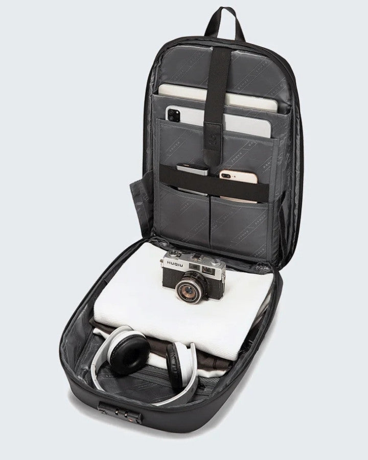 Sac à Dos Ordinateur Portable Antivol, avec plusieurs compartiments numériques sécurisés par des élastiques de maintien (ordinateur 15.6", tablette 12.9", smartphone) et encore de la place pour des vêtements et autres affaires