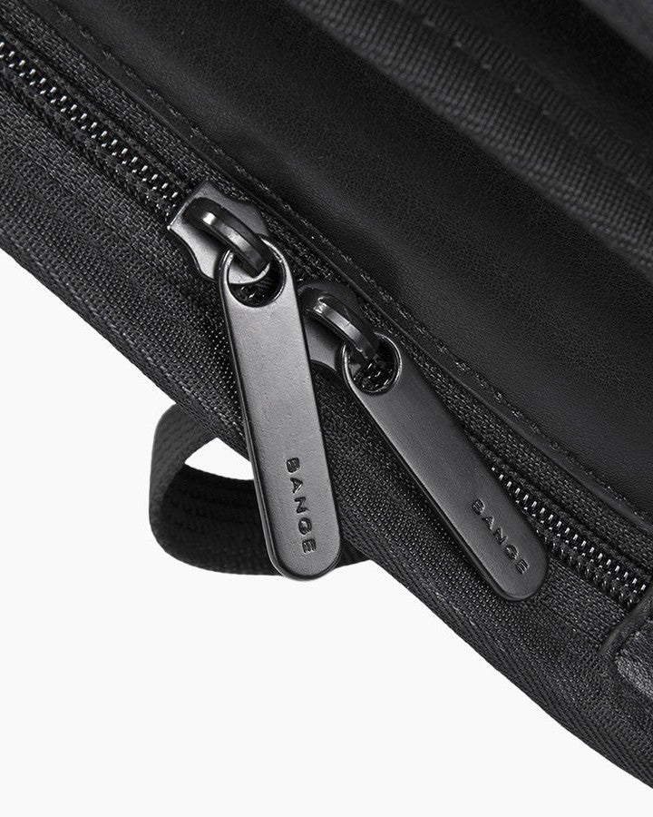 Fermeture du sac à dos avec inscription bange