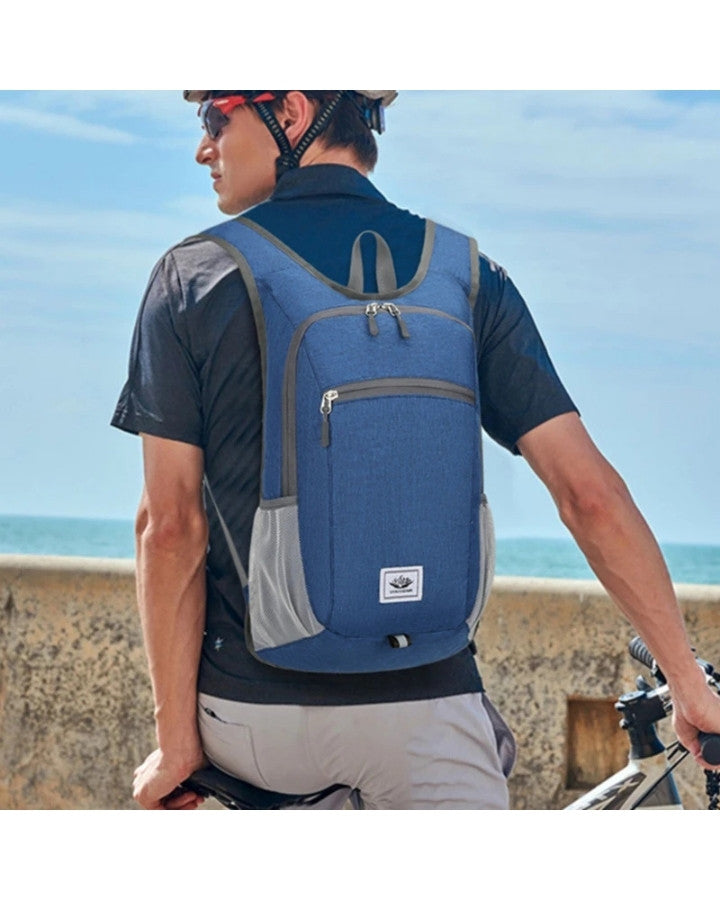 Sac à Dos Pliable Ultra Léger, porté sur le dos d'un homme à vélo