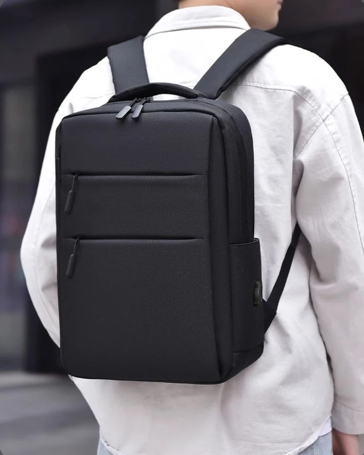 Sac à Dos pour Ordinateur 15 Pouces - Laptop Basic - noir, porté sur le dos