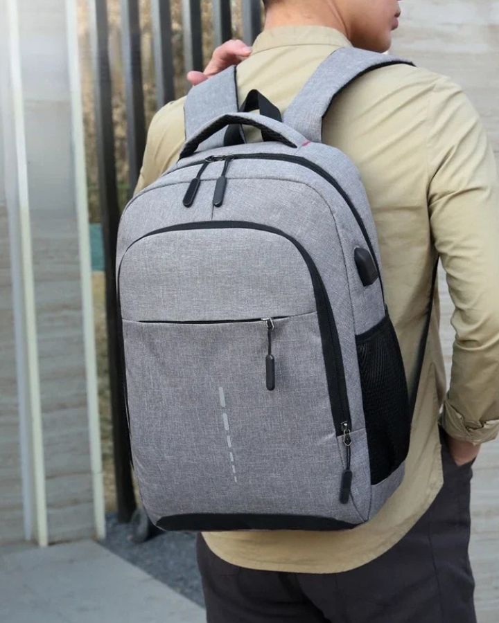 Sac à Dos de Travail Pratique, gris porté sur le dos