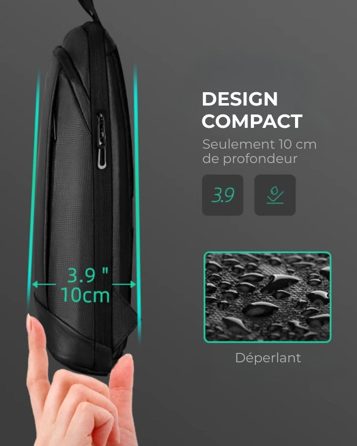 Profil du sac montrant ses 10 cm de profondeur et le tissu déperlant avec gouttes d’eau.