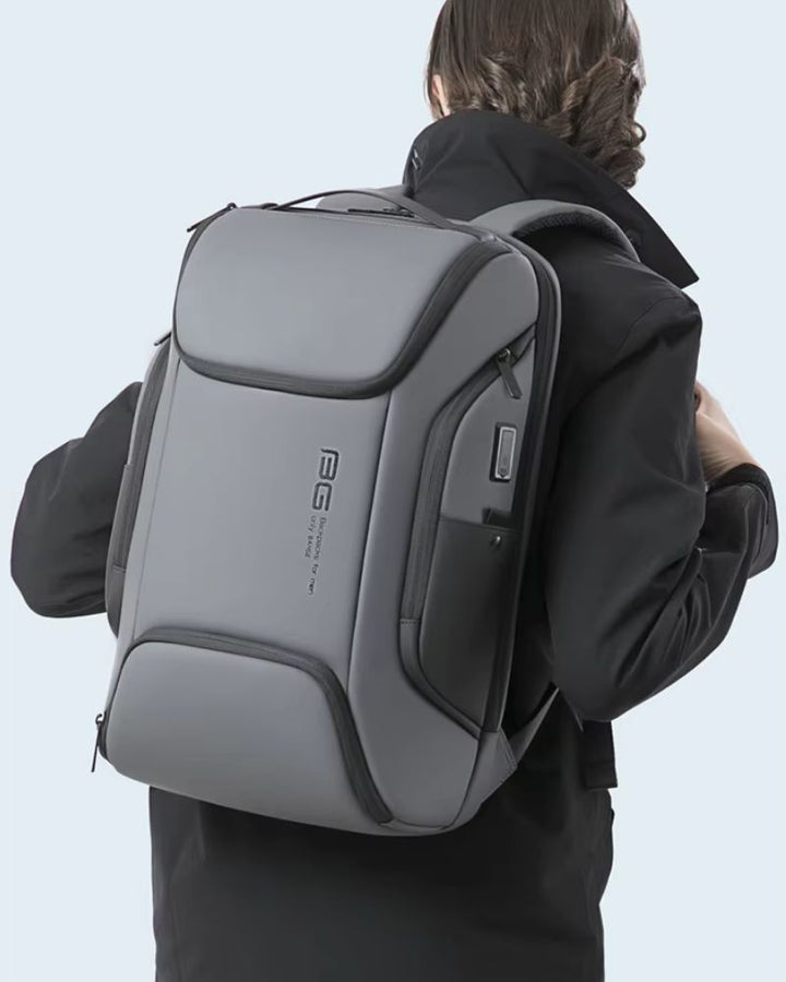 Sac à dos de voyage pour ordinateur, gris, porté sur le dos